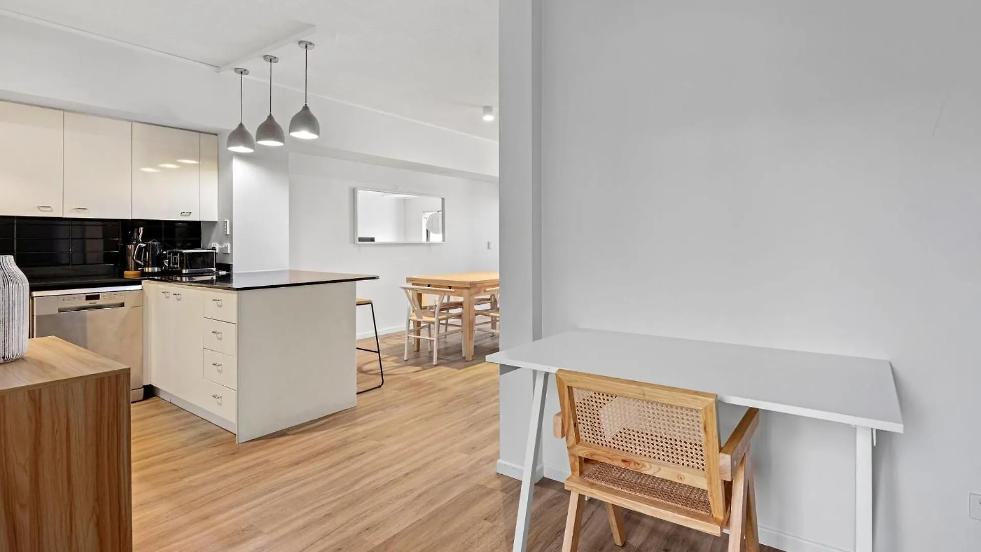Apartment 2 2 Orealla Crescent Sunrise Beach