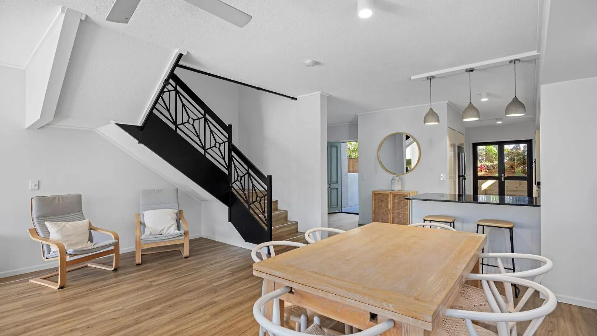 Apartment 2 2 Orealla Crescent Sunrise Beach