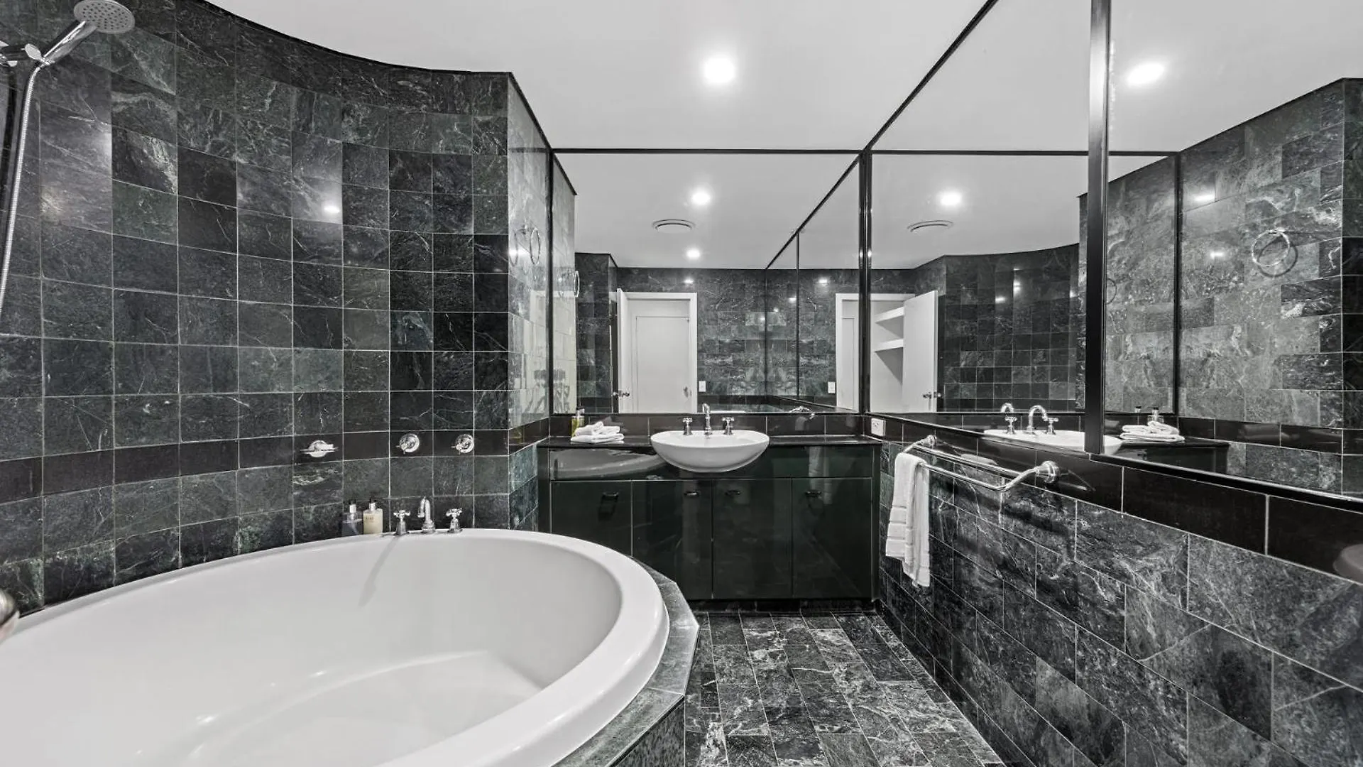 2 2 Orealla Crescent Sunrise Beach Apartment