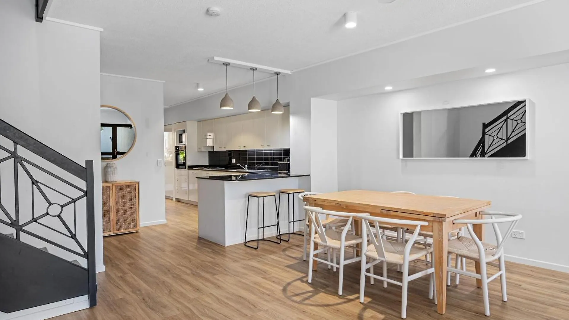 2 2 Orealla Crescent Sunrise Beach Apartment
