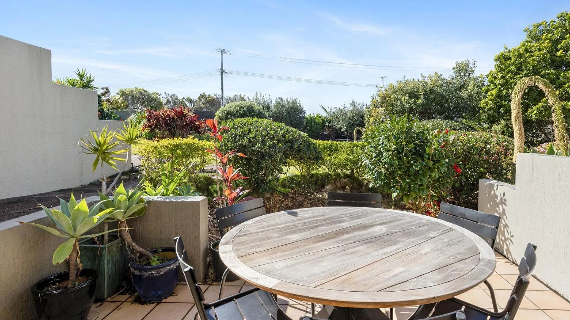 2 2 Orealla Crescent Sunrise Beach Apartment